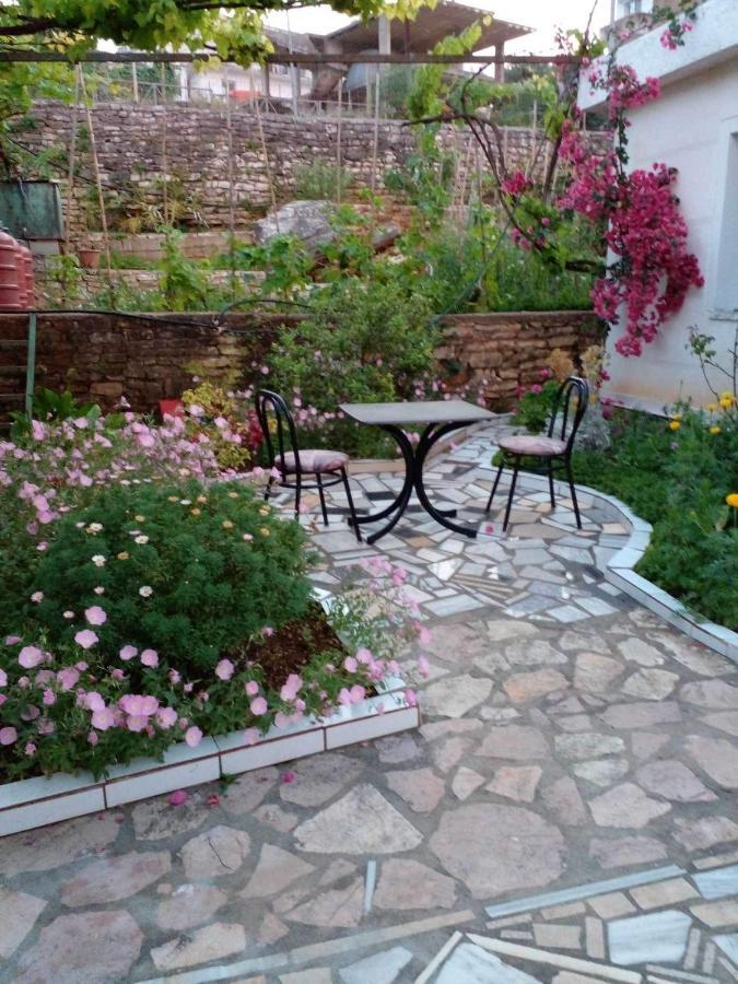 Flora'S Place Sarande Exterior photo